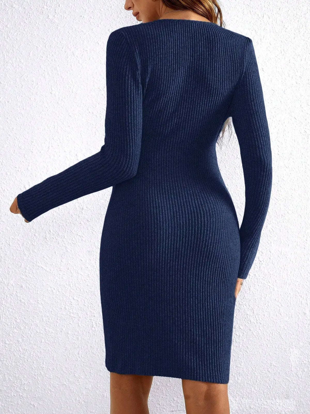 Robe de grossesse en maille côtelée pour femmes enceintes, idéale pour l'automne et l'hiver, avec col en V, ceinture à nouer, coupe ajustée et décontractée.